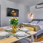 Przy Basenie By Royal Aparts Apartmán *