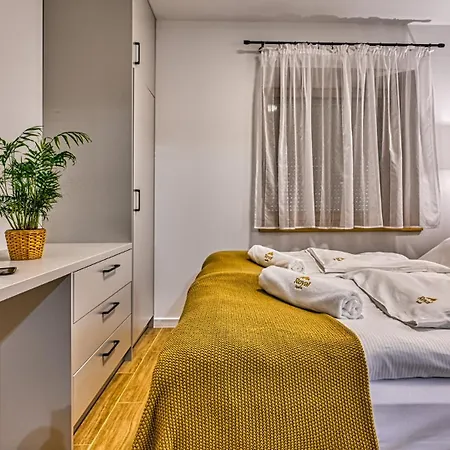 Przy Basenie By Royal Aparts Apartmán